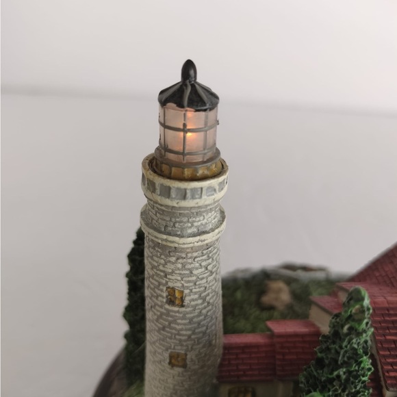 Thomas Kinkade lighthouse sculpture - Picture 8 of 14